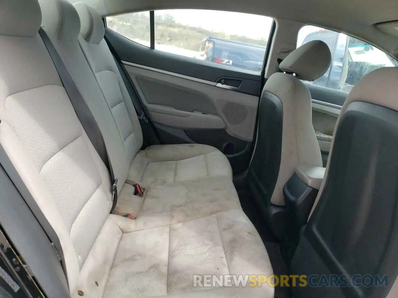 10 Photograph of a damaged car KMHD84LF7KU746308 HYUNDAI ELANTRA 2019