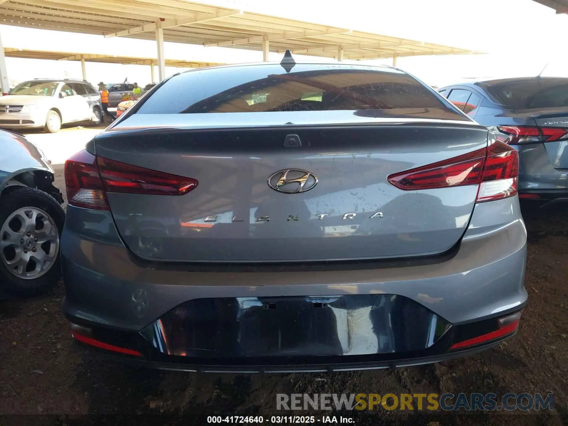 17 Photograph of a damaged car KMHD84LF8KU816835 HYUNDAI ELANTRA 2019
