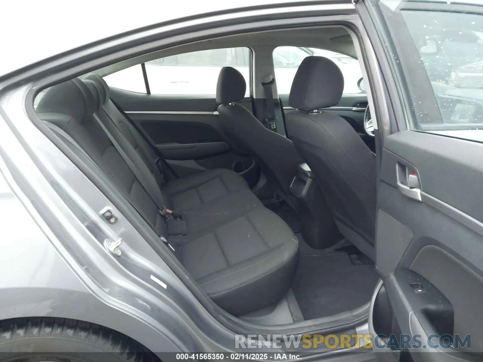 8 Photograph of a damaged car KMHD84LF8KU833554 HYUNDAI ELANTRA 2019