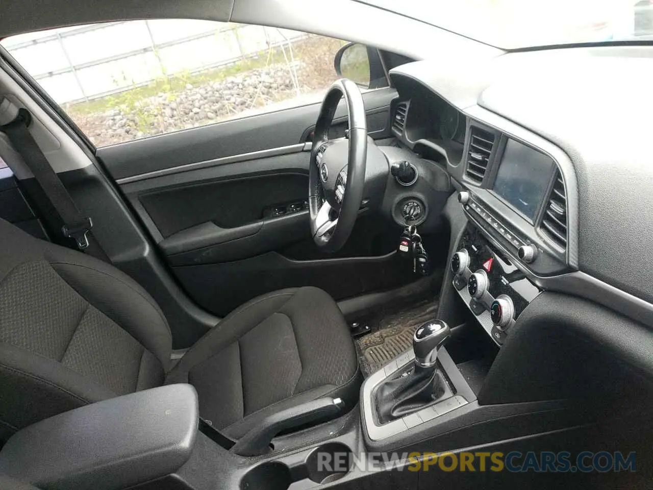 9 Photograph of a damaged car KMHD84LF8KU836549 HYUNDAI ELANTRA 2019