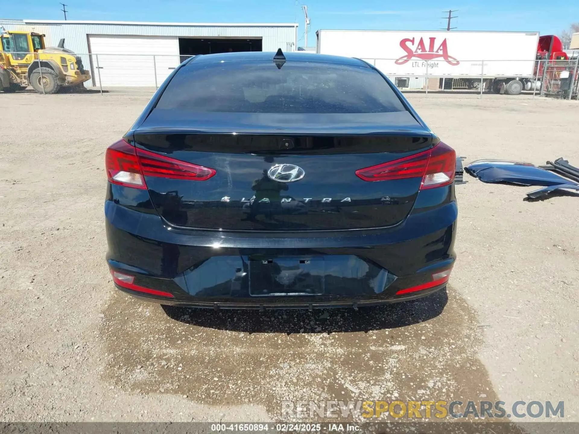17 Photograph of a damaged car KMHD84LF9KU850394 HYUNDAI ELANTRA 2019