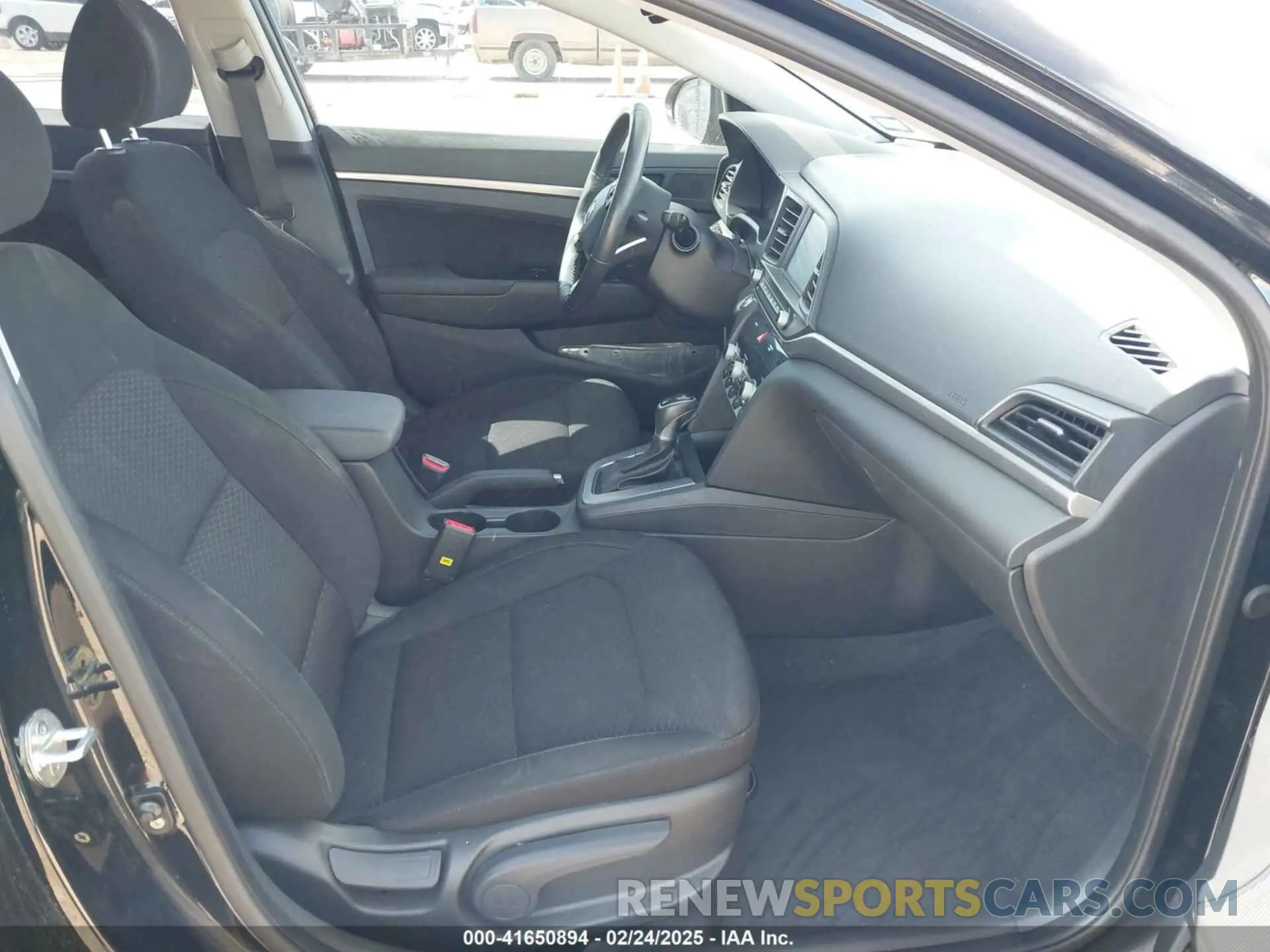5 Photograph of a damaged car KMHD84LF9KU850394 HYUNDAI ELANTRA 2019