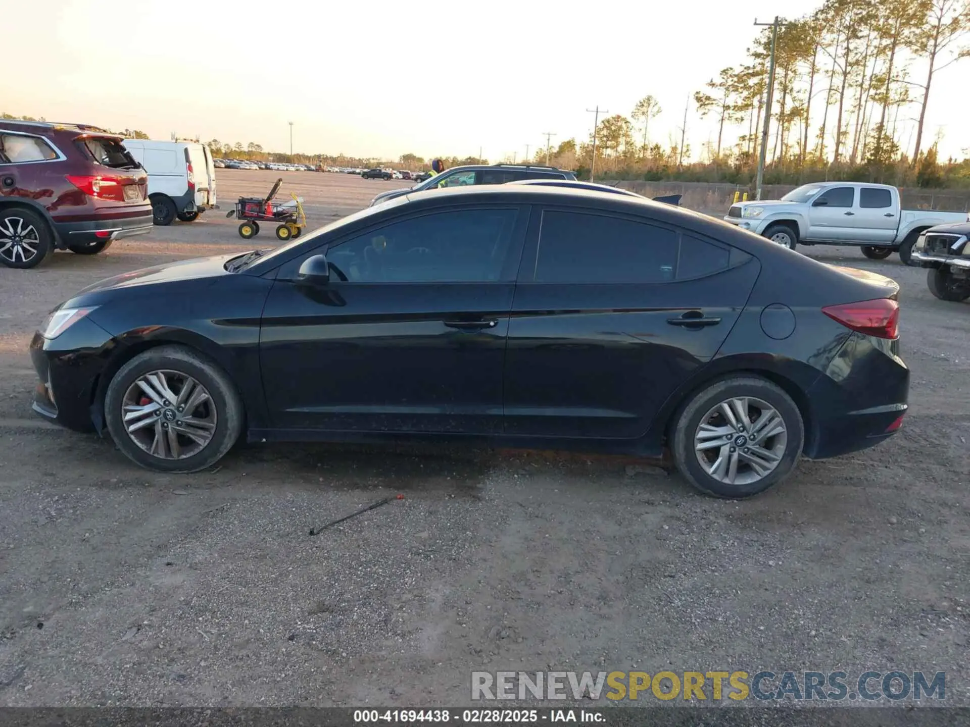 14 Photograph of a damaged car KMHD84LFXKU731169 HYUNDAI ELANTRA 2019