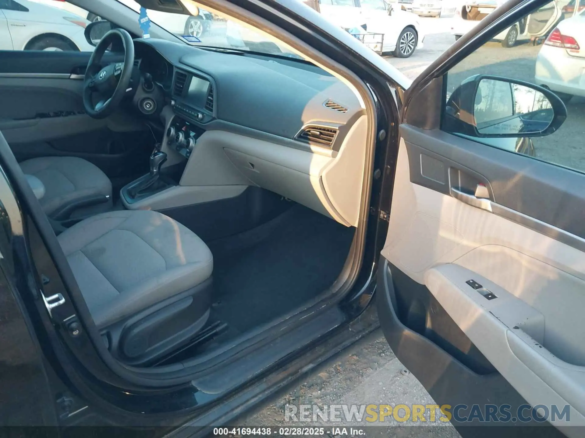 5 Photograph of a damaged car KMHD84LFXKU731169 HYUNDAI ELANTRA 2019