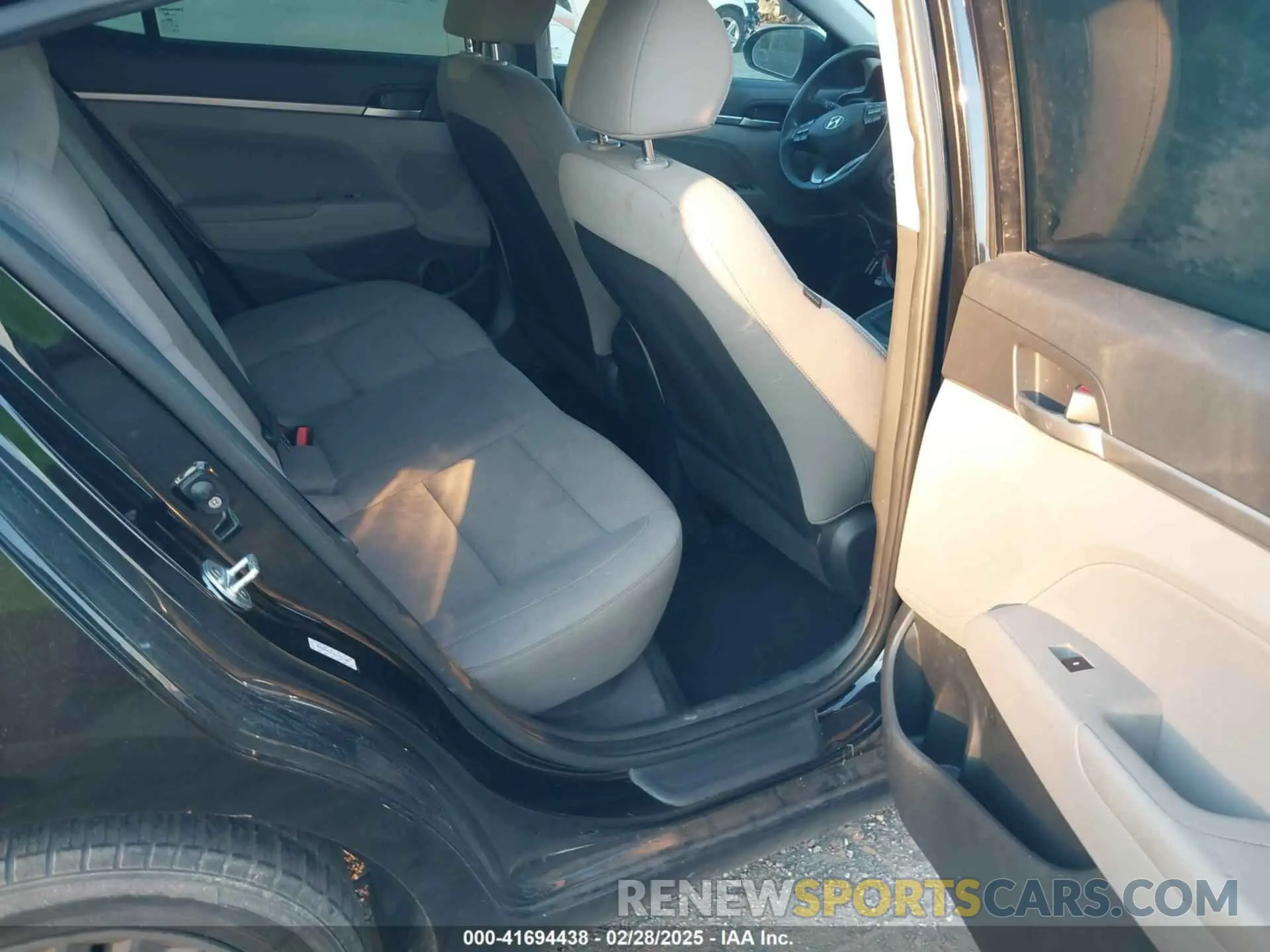 8 Photograph of a damaged car KMHD84LFXKU731169 HYUNDAI ELANTRA 2019