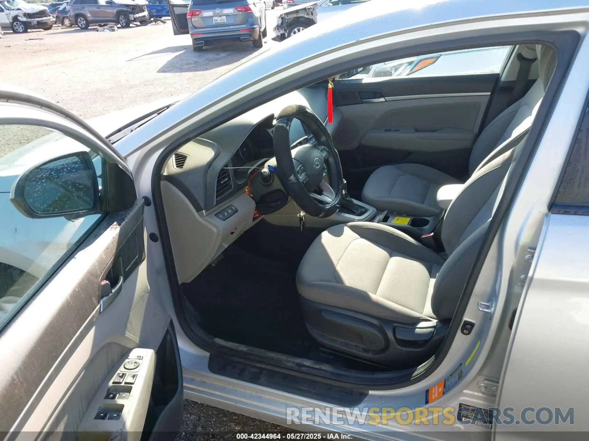 5 Photograph of a damaged car KMHD84LFXKU746190 HYUNDAI ELANTRA 2019