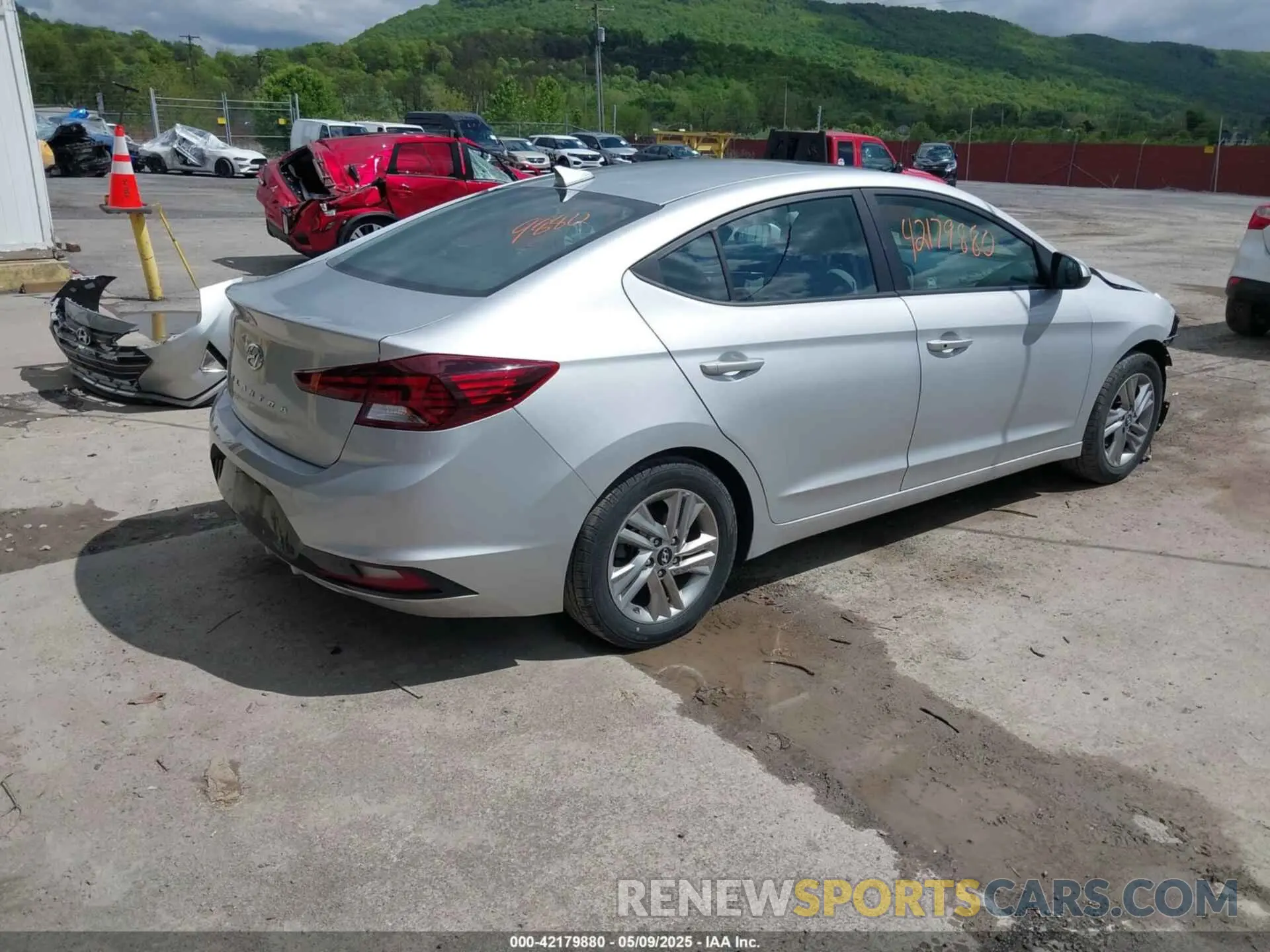 4 Photograph of a damaged car KMHD84LFXKU762860 HYUNDAI ELANTRA 2019