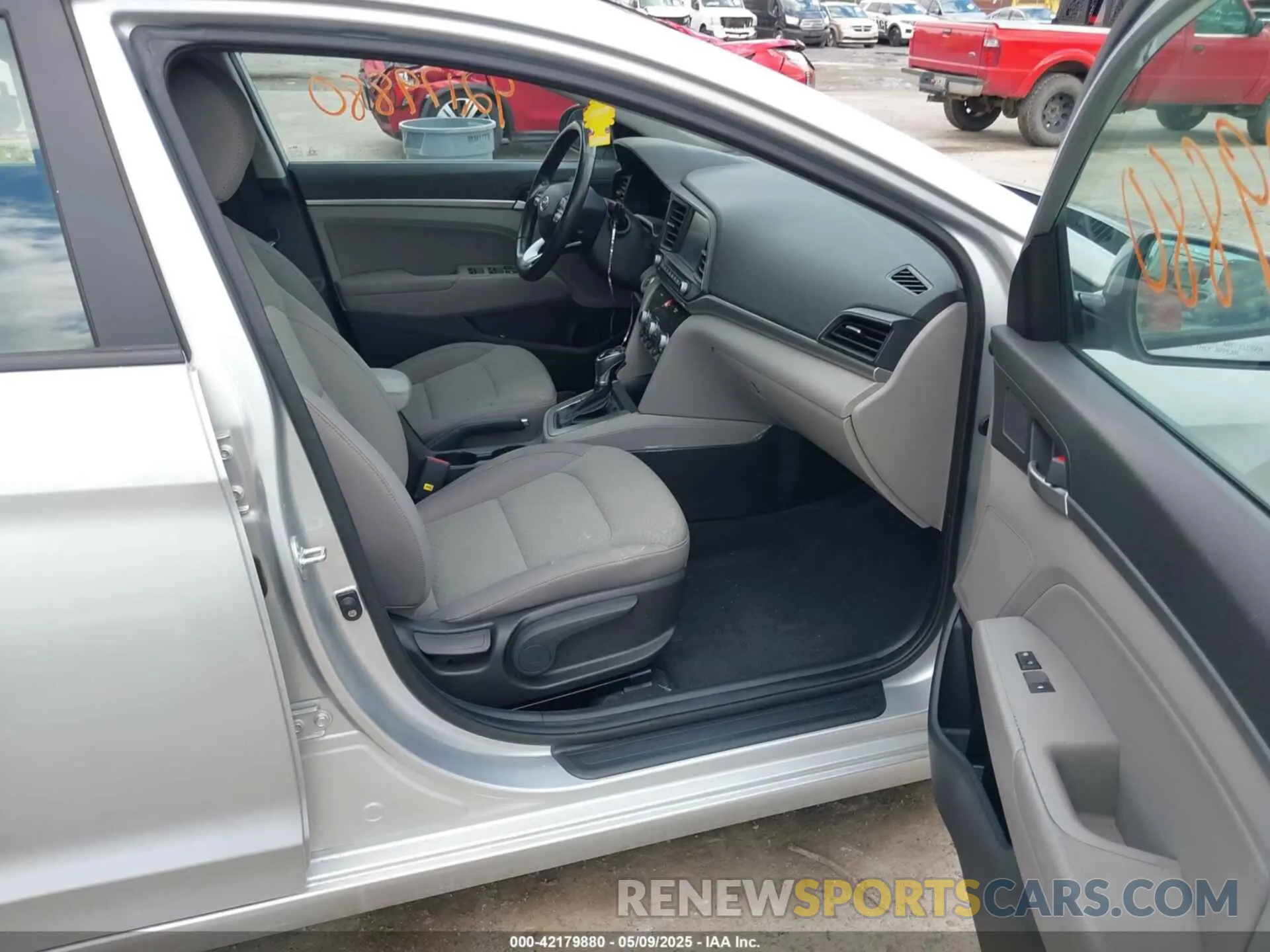 5 Photograph of a damaged car KMHD84LFXKU762860 HYUNDAI ELANTRA 2019