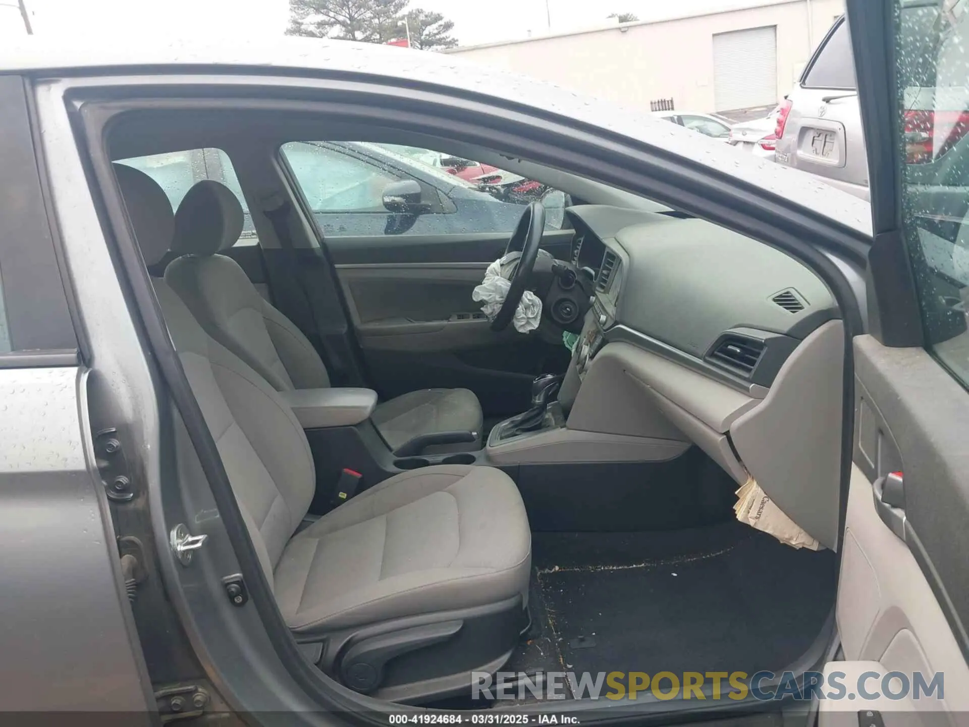 5 Photograph of a damaged car KMHD84LFXKU781862 HYUNDAI ELANTRA 2019