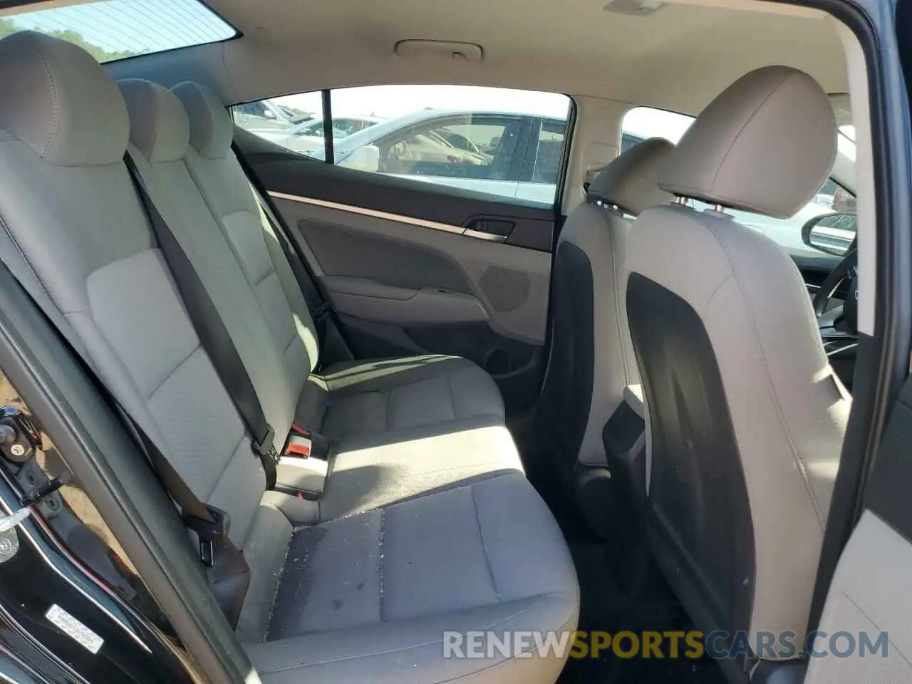 10 Photograph of a damaged car KMHD84LFXKU783949 HYUNDAI ELANTRA 2019