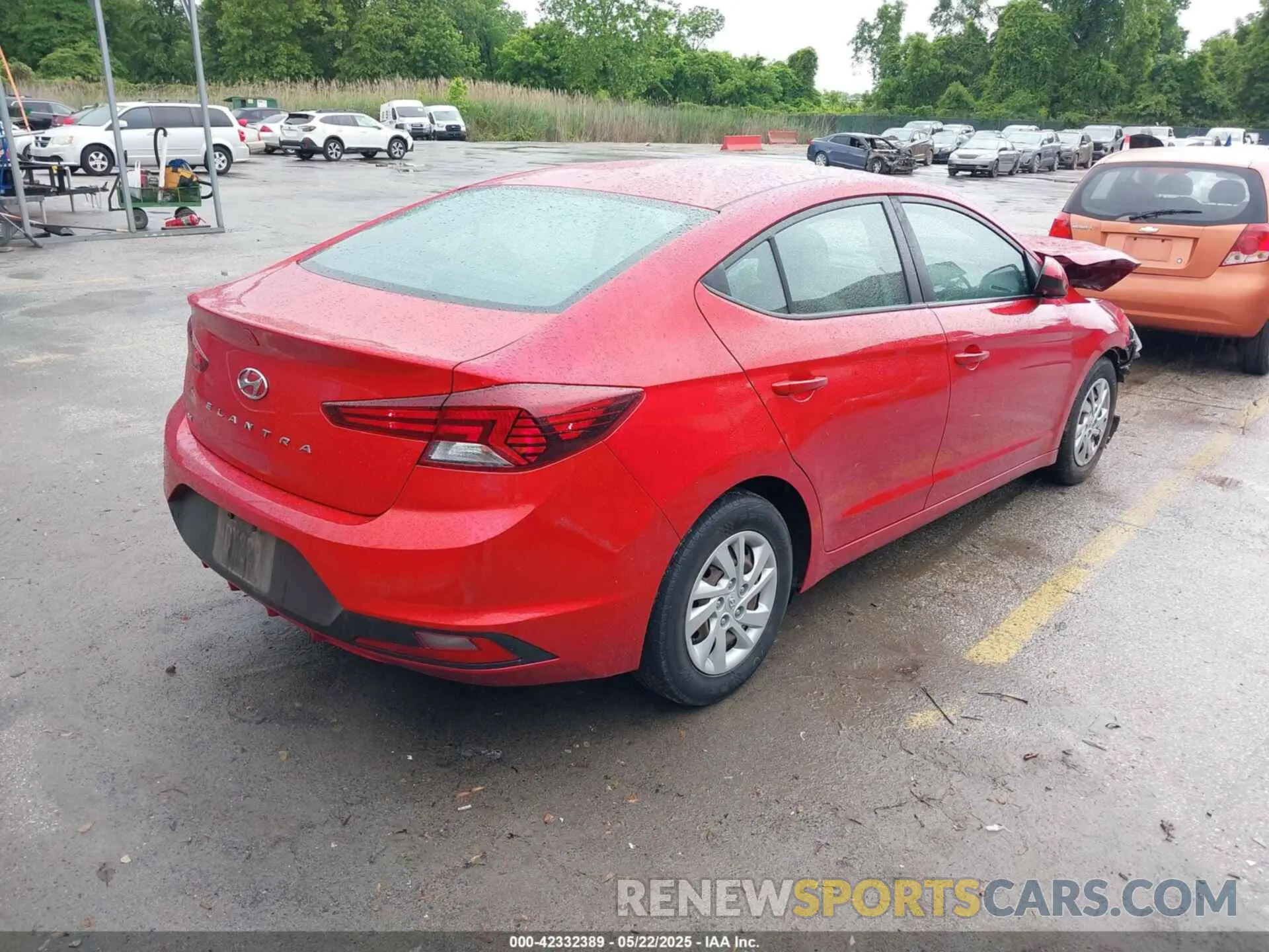 4 Photograph of a damaged car 5NPD74LF0LH556496 HYUNDAI ELANTRA 2020