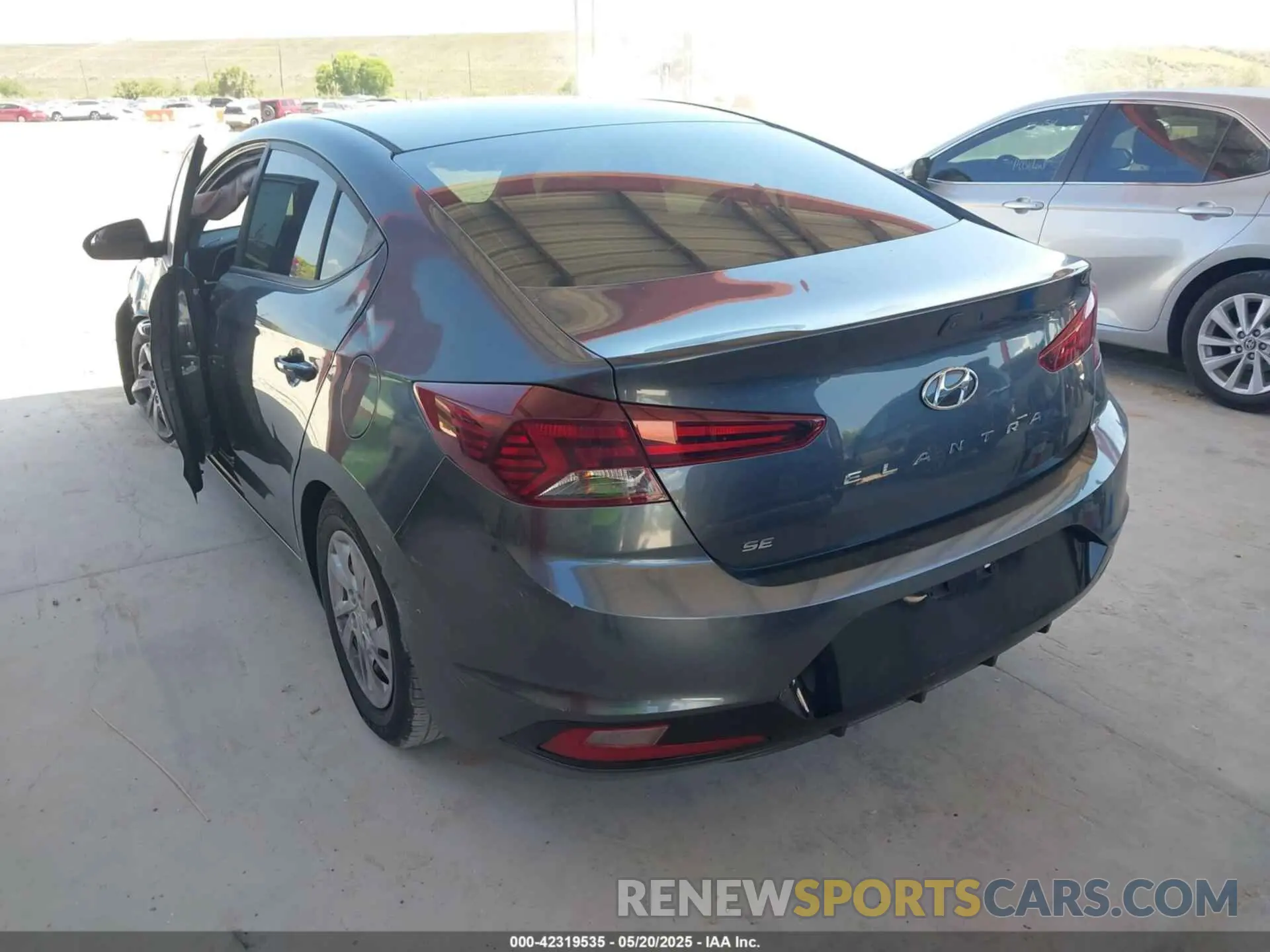 3 Photograph of a damaged car 5NPD74LF0LH598831 HYUNDAI ELANTRA 2020