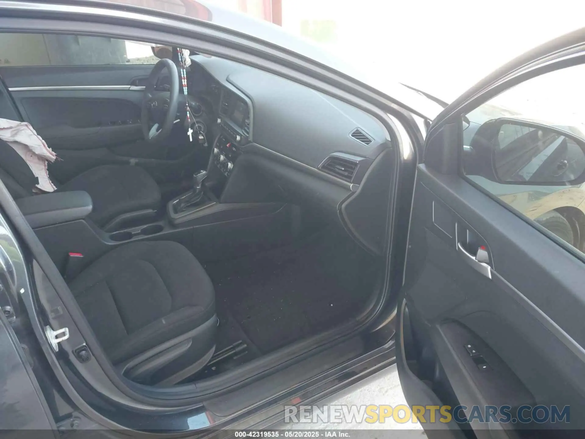5 Photograph of a damaged car 5NPD74LF0LH598831 HYUNDAI ELANTRA 2020