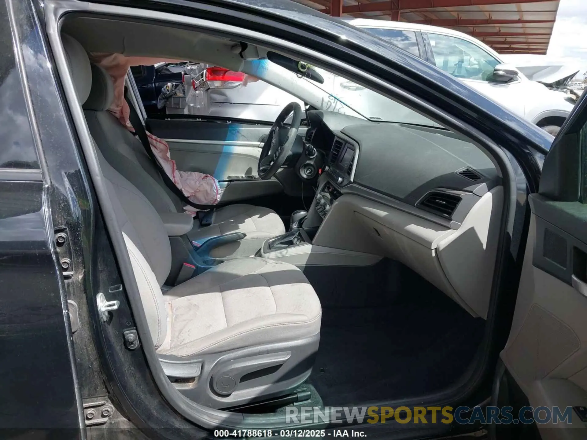5 Photograph of a damaged car 5NPD74LF0LH606457 HYUNDAI ELANTRA 2020