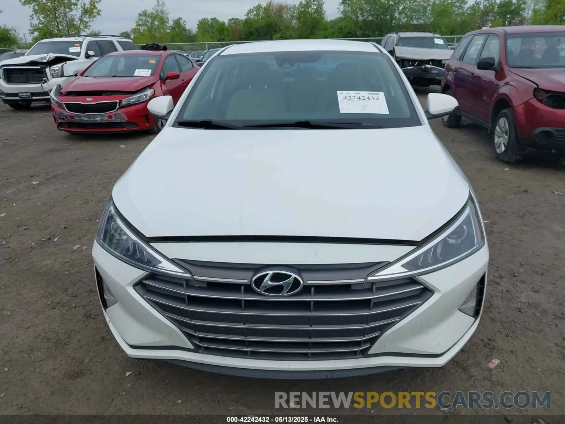13 Photograph of a damaged car 5NPD74LF0LH609195 HYUNDAI ELANTRA 2020