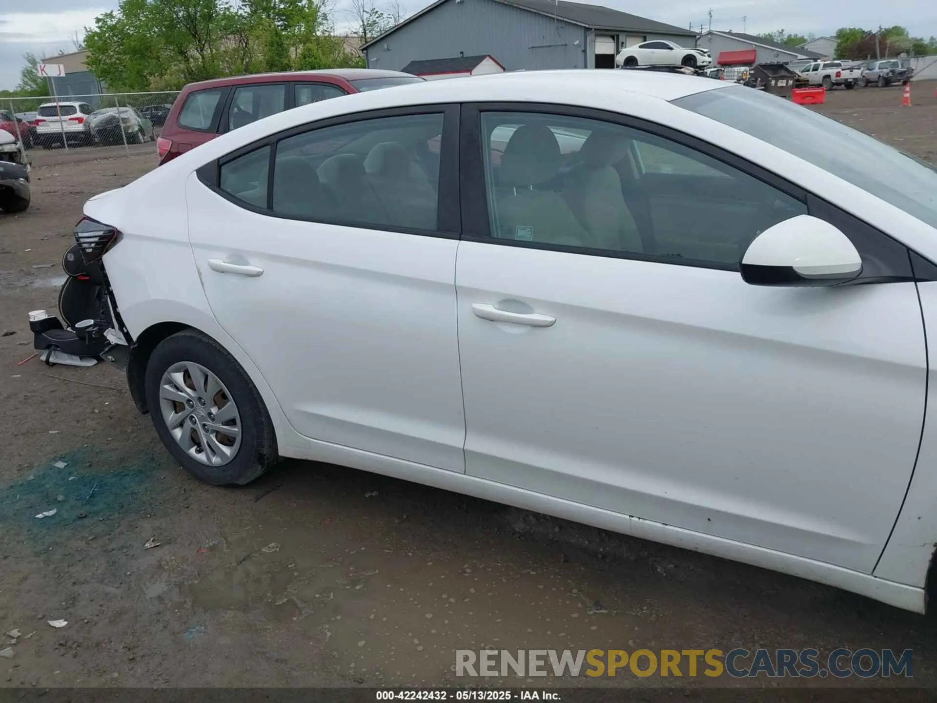 14 Photograph of a damaged car 5NPD74LF0LH609195 HYUNDAI ELANTRA 2020