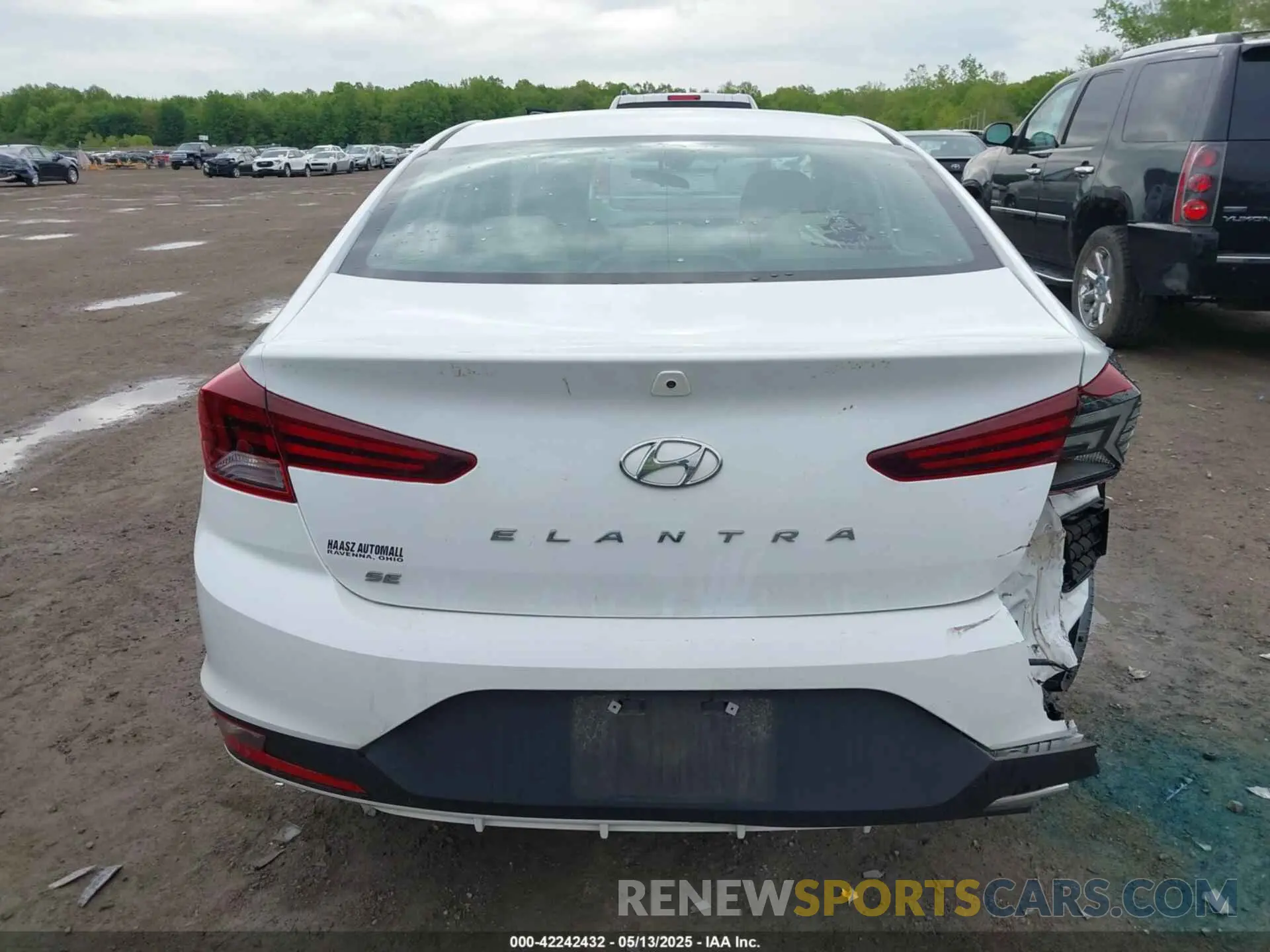 17 Photograph of a damaged car 5NPD74LF0LH609195 HYUNDAI ELANTRA 2020