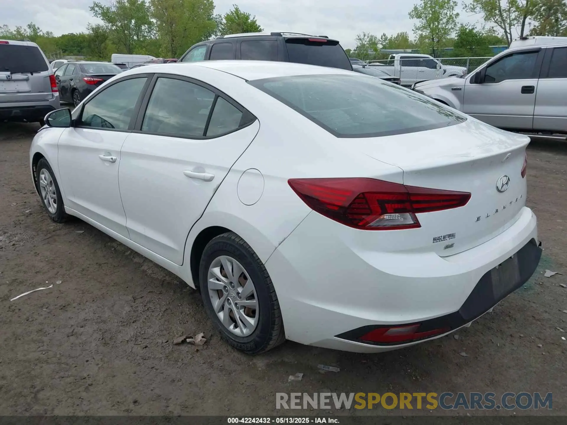 3 Photograph of a damaged car 5NPD74LF0LH609195 HYUNDAI ELANTRA 2020