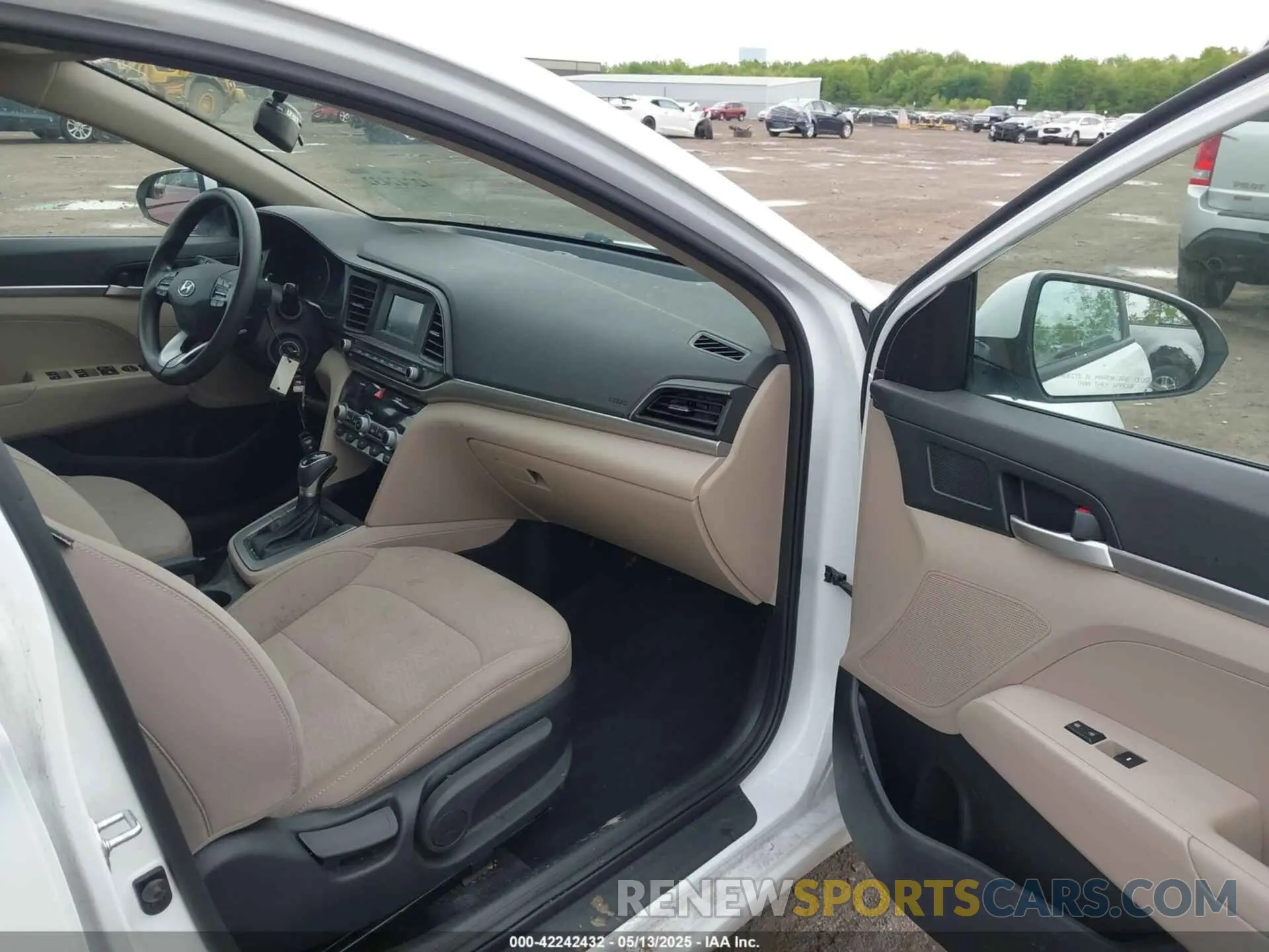 5 Photograph of a damaged car 5NPD74LF0LH609195 HYUNDAI ELANTRA 2020