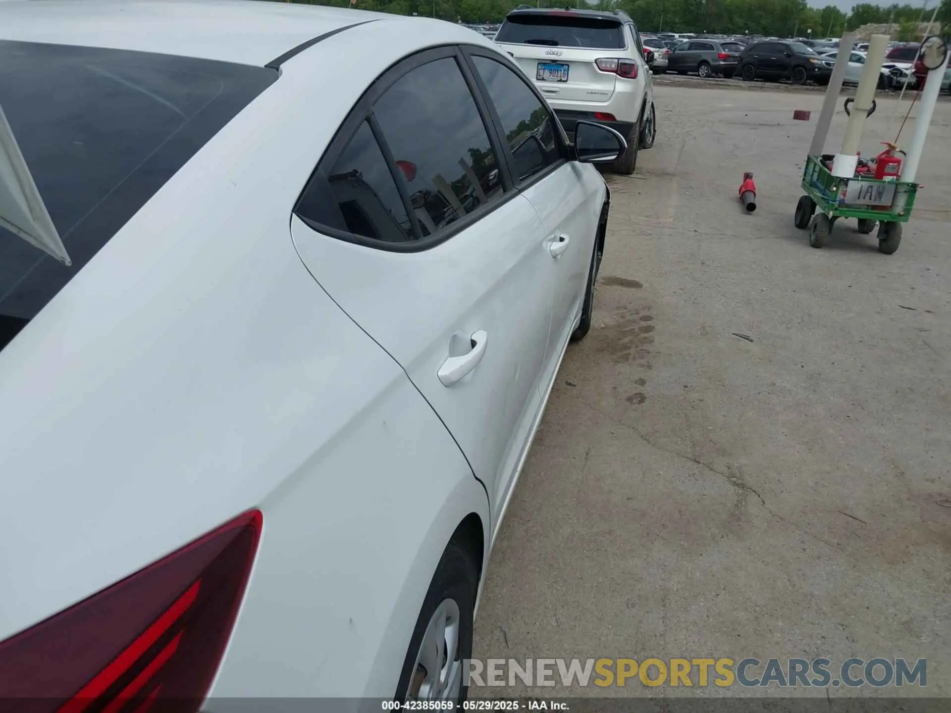 12 Photograph of a damaged car 5NPD74LF0LH618060 HYUNDAI ELANTRA 2020