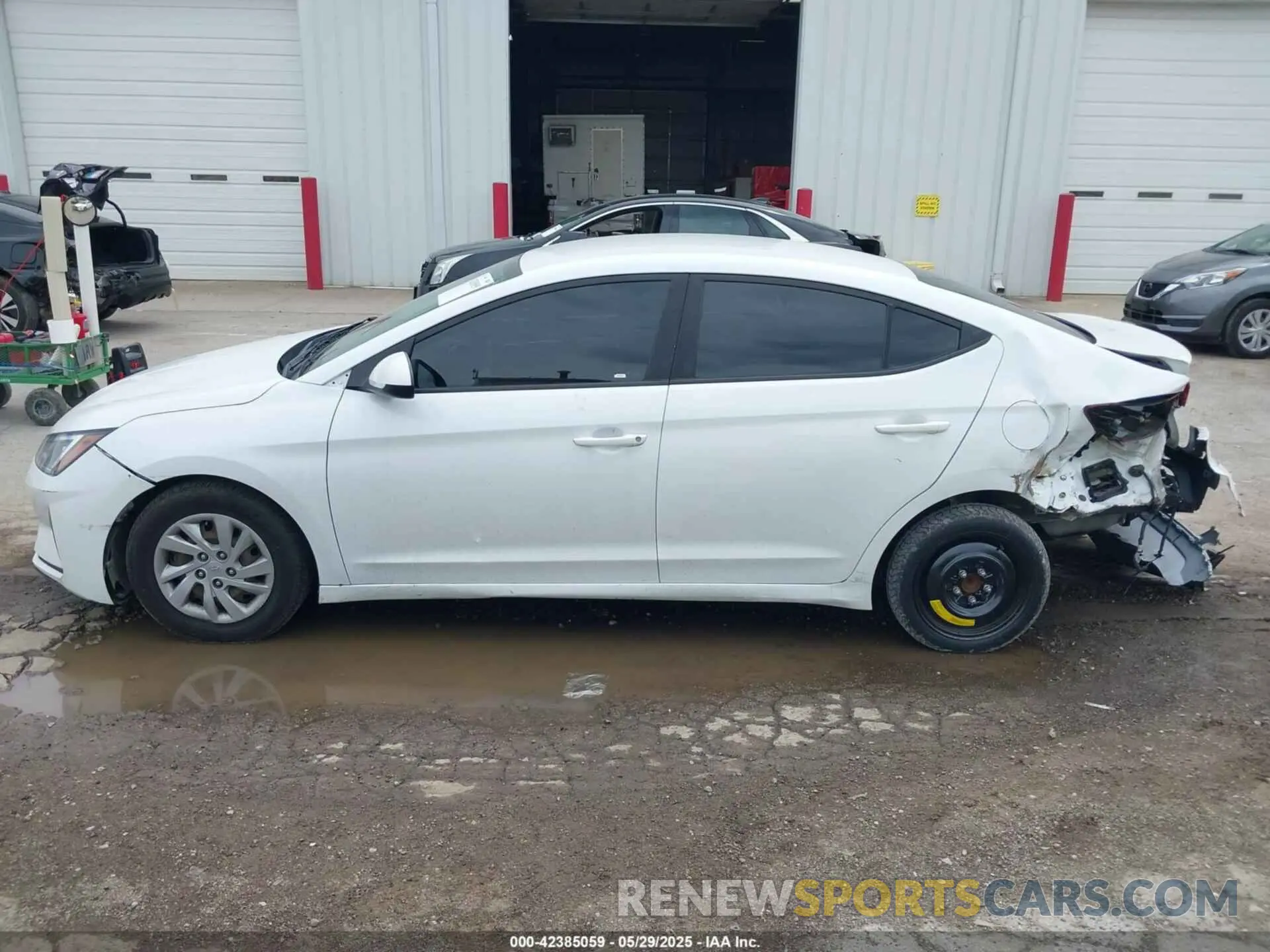 15 Photograph of a damaged car 5NPD74LF0LH618060 HYUNDAI ELANTRA 2020