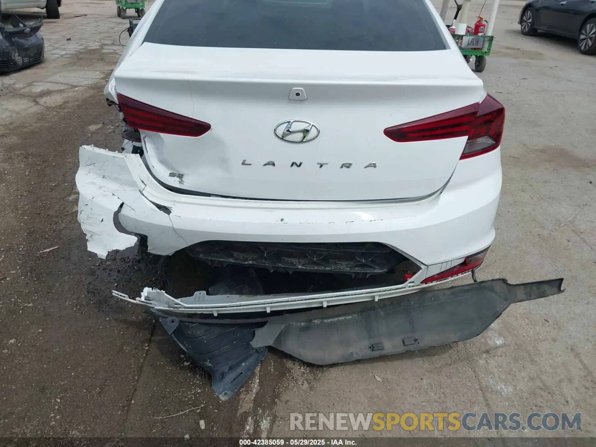 6 Photograph of a damaged car 5NPD74LF0LH618060 HYUNDAI ELANTRA 2020