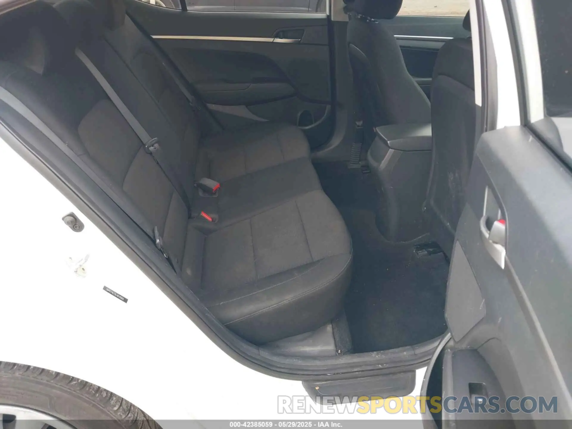 8 Photograph of a damaged car 5NPD74LF0LH618060 HYUNDAI ELANTRA 2020