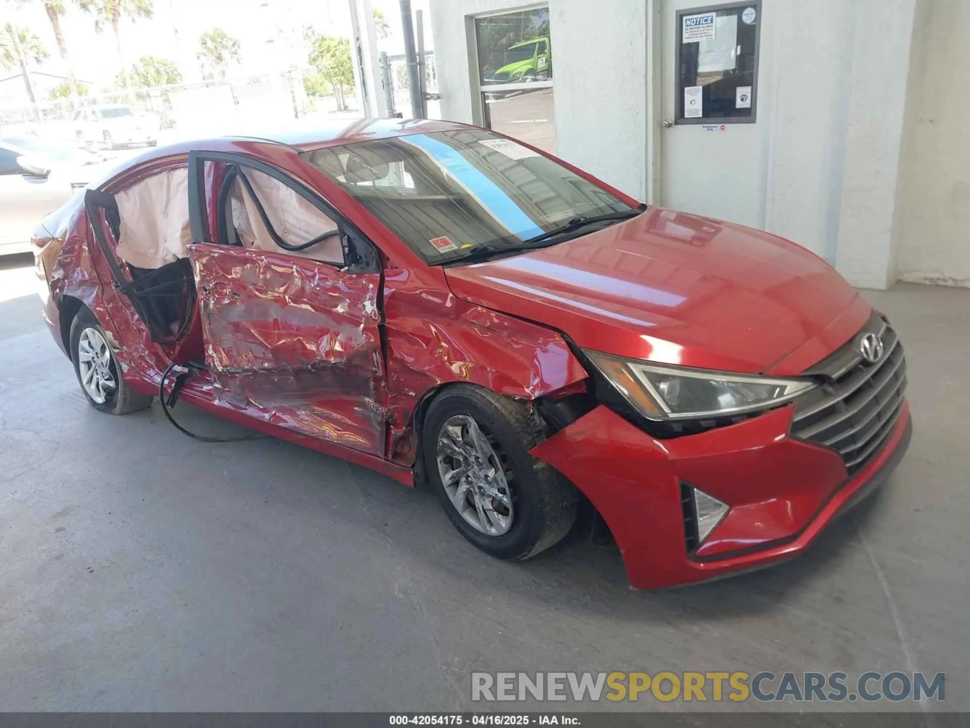 1 Photograph of a damaged car 5NPD74LF1LH500566 HYUNDAI ELANTRA 2020