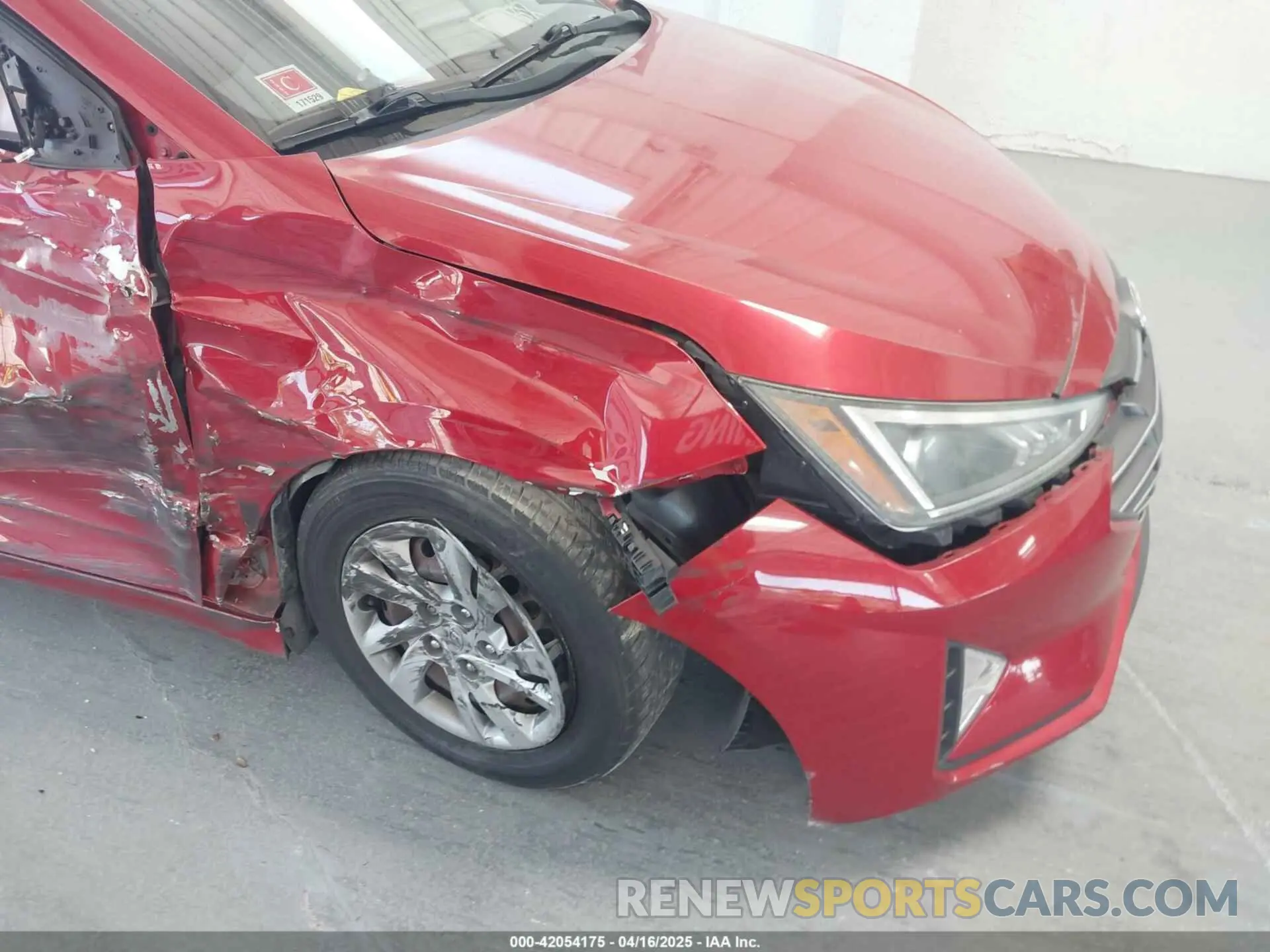 17 Photograph of a damaged car 5NPD74LF1LH500566 HYUNDAI ELANTRA 2020