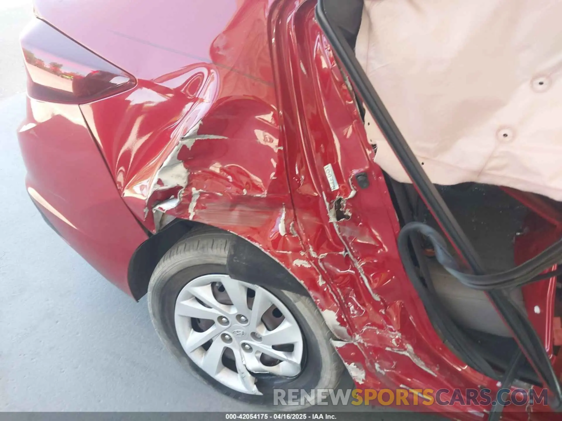 18 Photograph of a damaged car 5NPD74LF1LH500566 HYUNDAI ELANTRA 2020