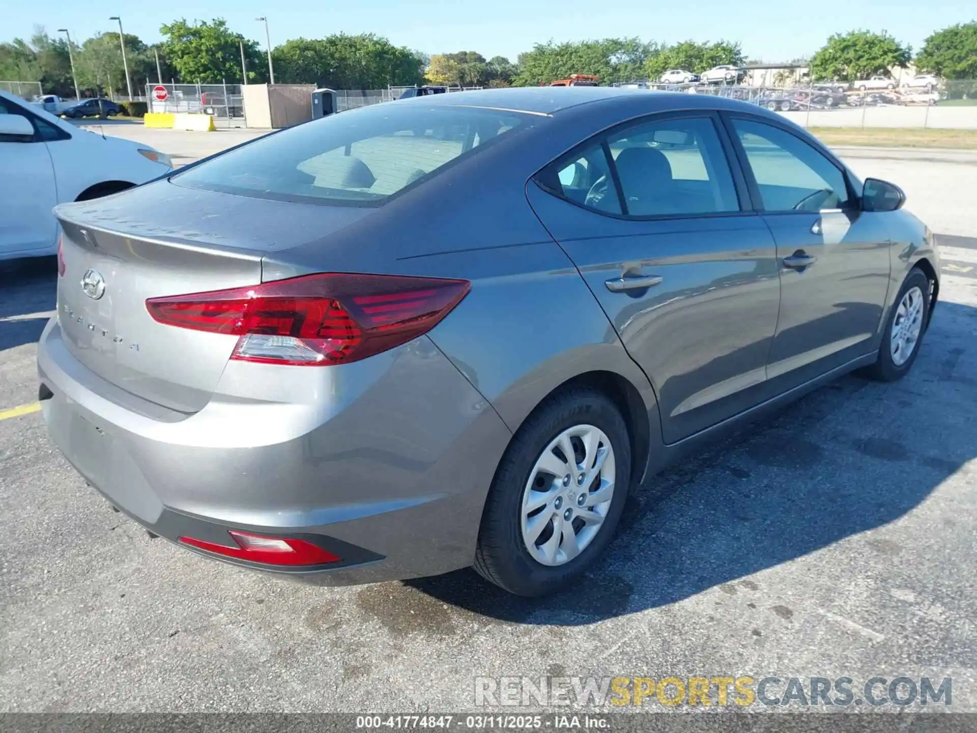 4 Photograph of a damaged car 5NPD74LF1LH506965 HYUNDAI ELANTRA 2020