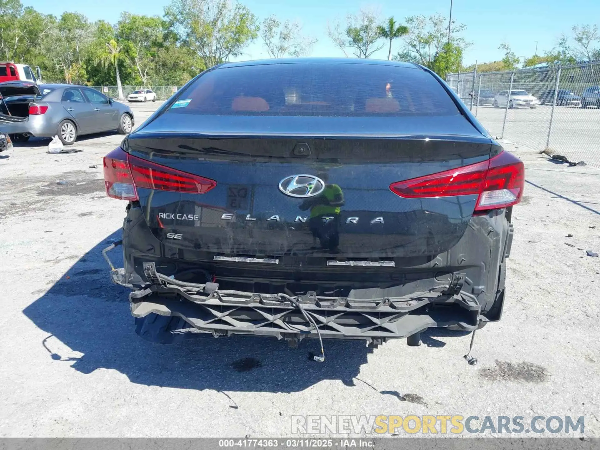 17 Photograph of a damaged car 5NPD74LF1LH559861 HYUNDAI ELANTRA 2020