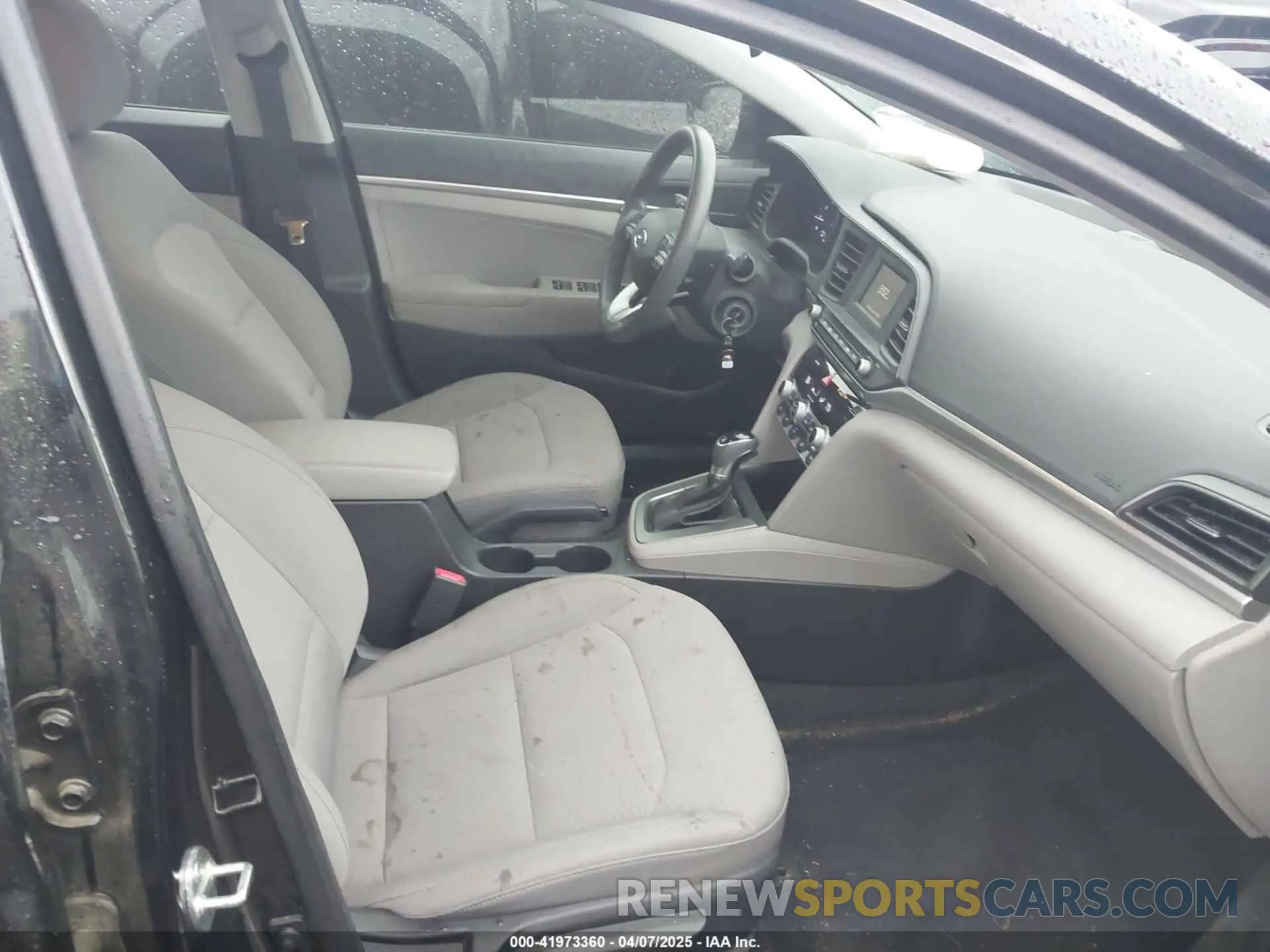 5 Photograph of a damaged car 5NPD74LF1LH599339 HYUNDAI ELANTRA 2020