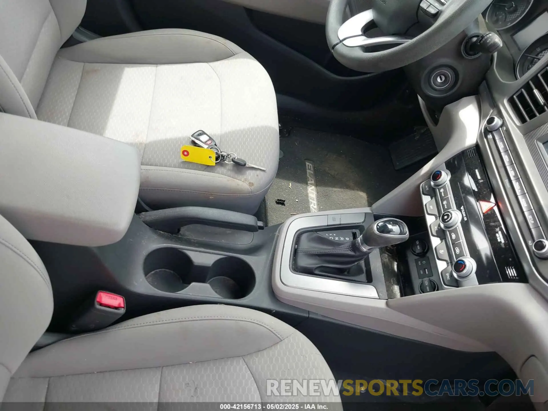 14 Photograph of a damaged car 5NPD74LF1LH610467 HYUNDAI ELANTRA 2020