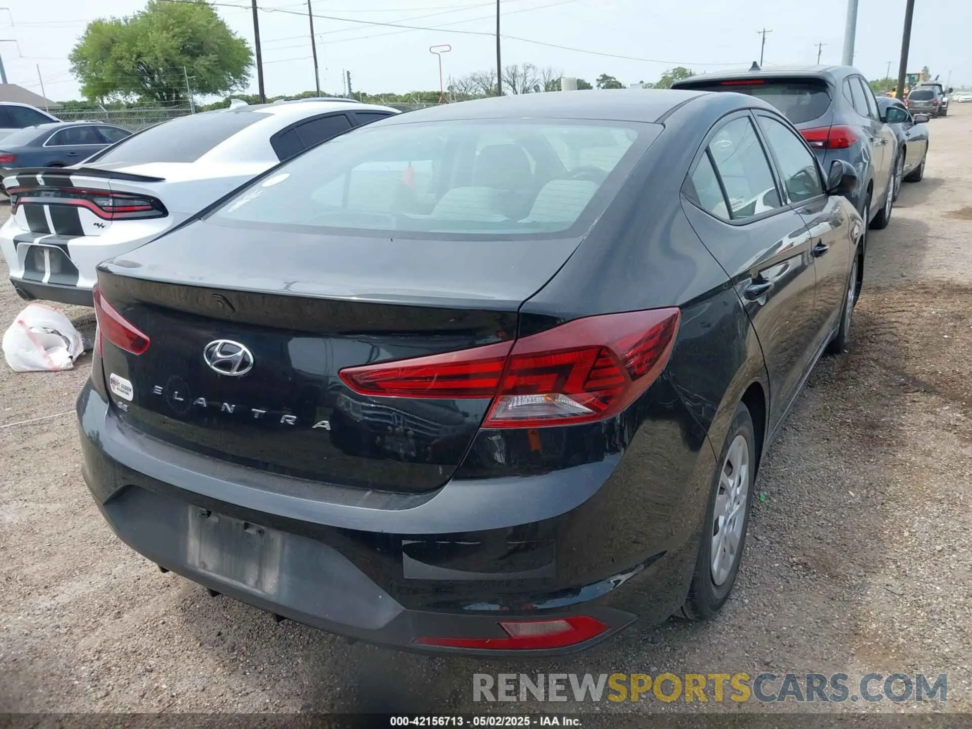 4 Photograph of a damaged car 5NPD74LF1LH610467 HYUNDAI ELANTRA 2020