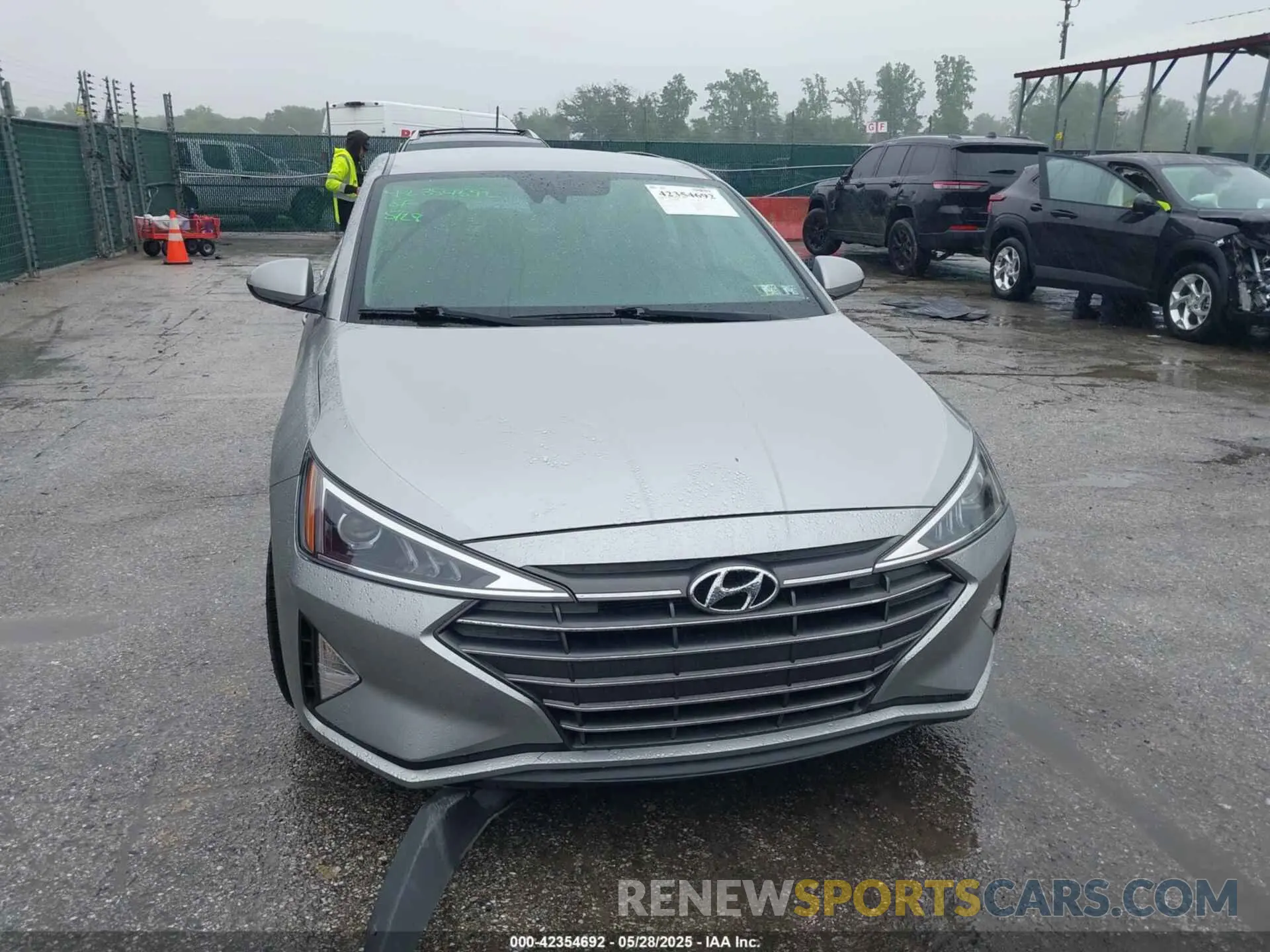 12 Photograph of a damaged car 5NPD74LF1LH615152 HYUNDAI ELANTRA 2020