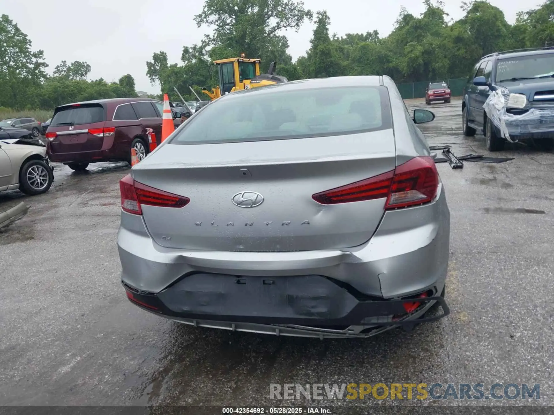 16 Photograph of a damaged car 5NPD74LF1LH615152 HYUNDAI ELANTRA 2020