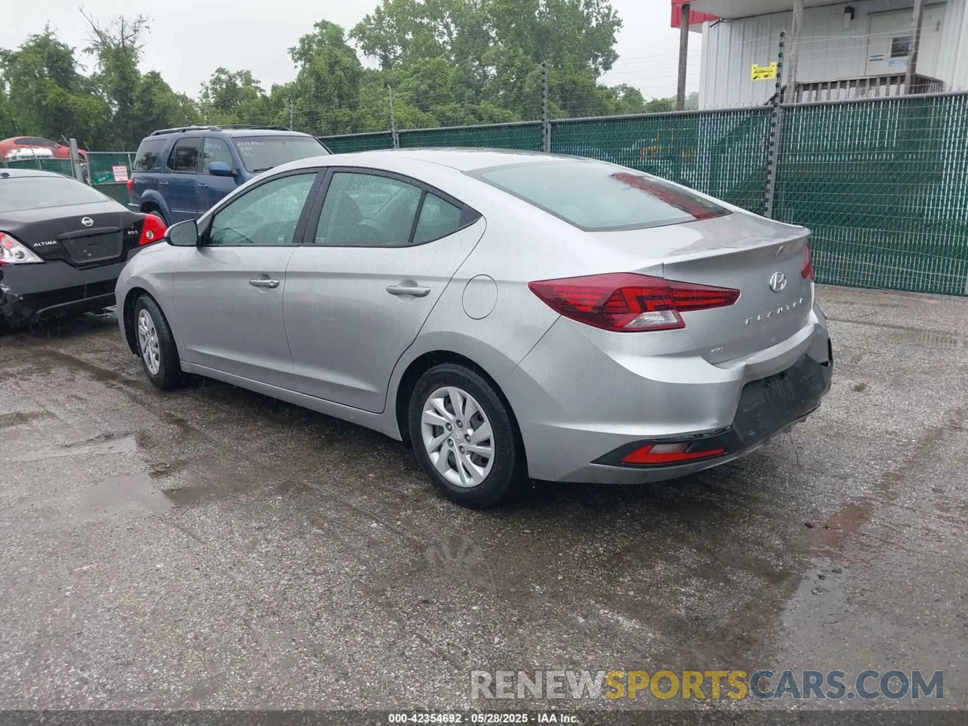 3 Photograph of a damaged car 5NPD74LF1LH615152 HYUNDAI ELANTRA 2020