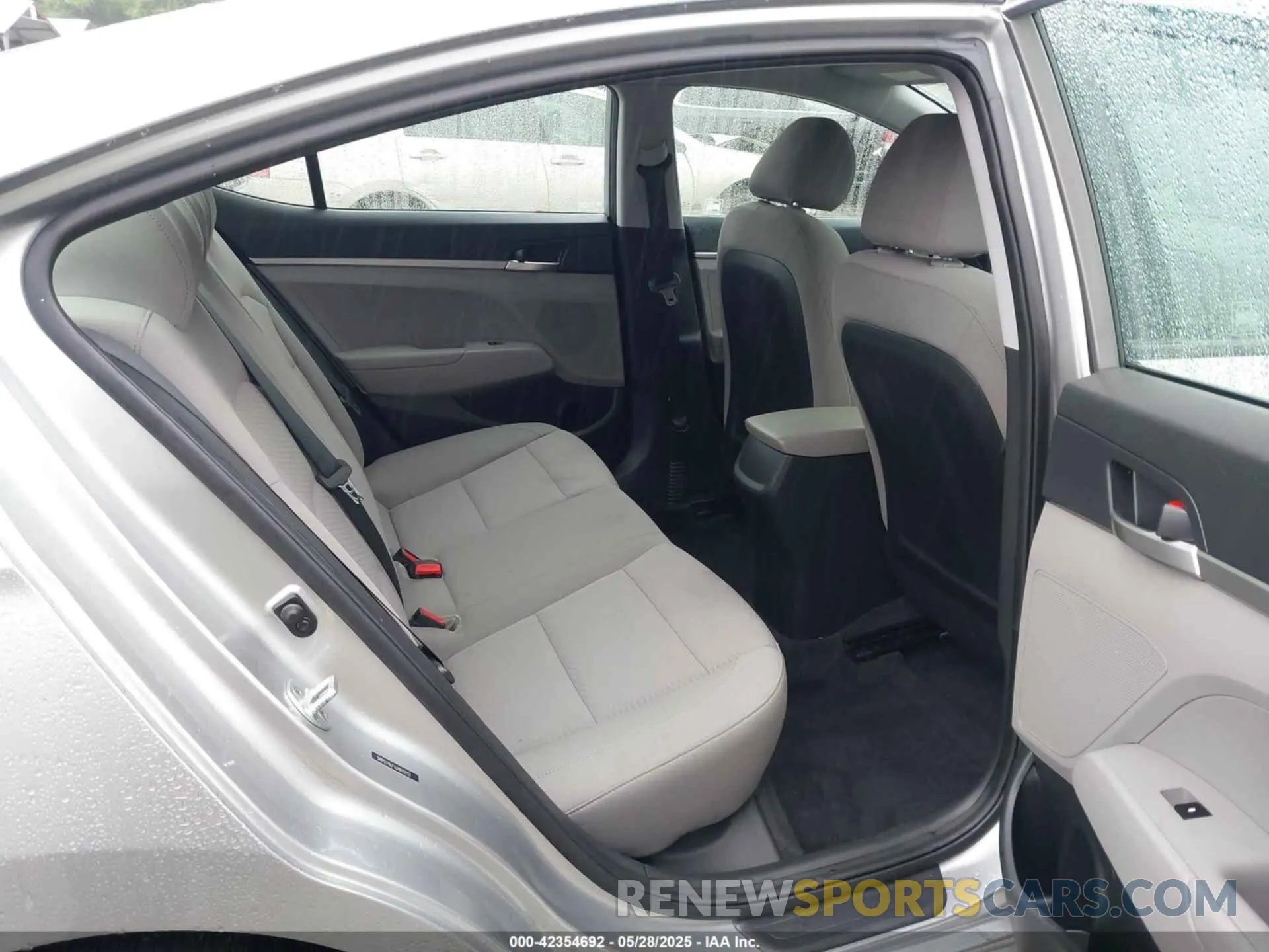8 Photograph of a damaged car 5NPD74LF1LH615152 HYUNDAI ELANTRA 2020