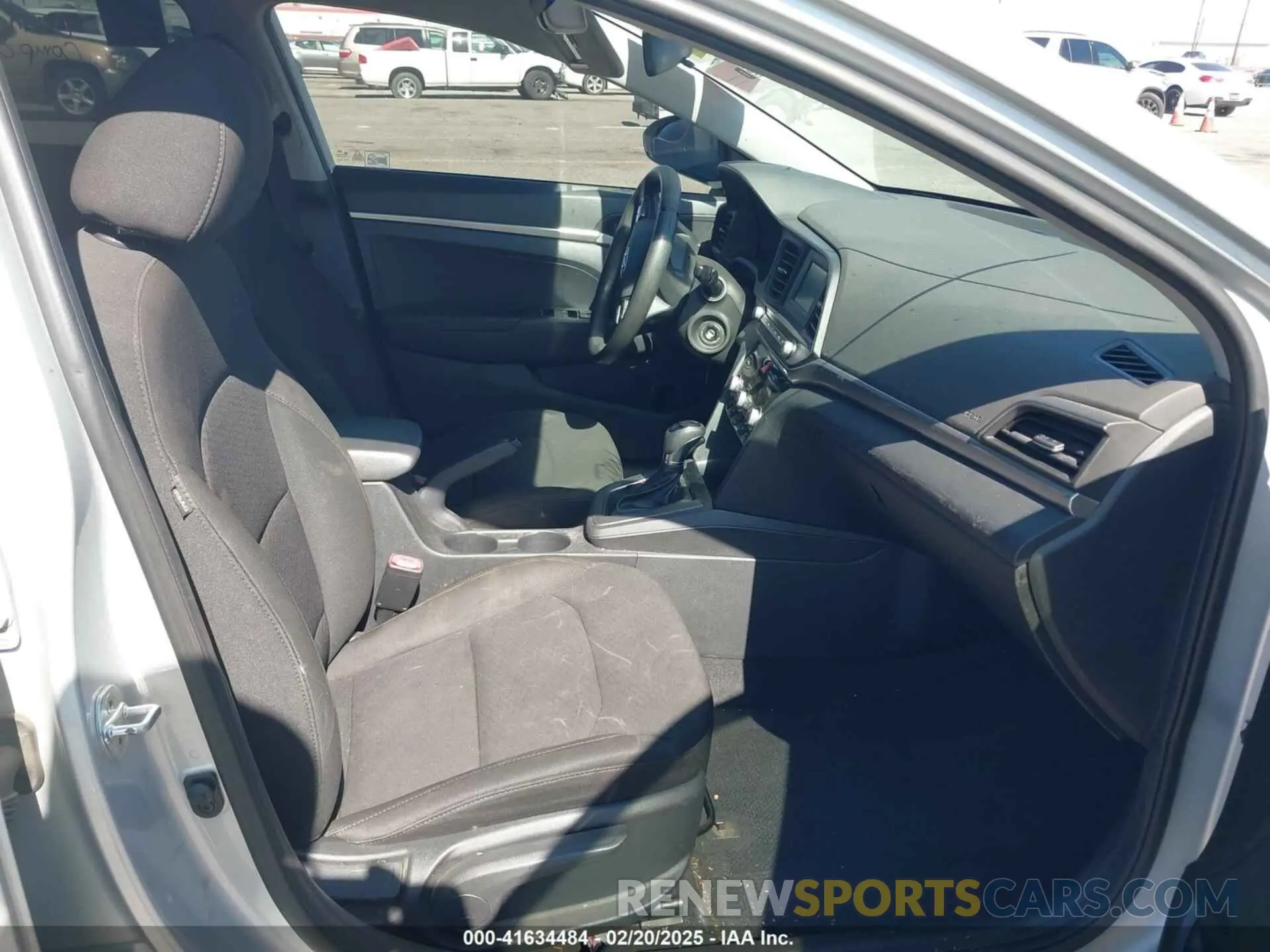 5 Photograph of a damaged car 5NPD74LF2LH499606 HYUNDAI ELANTRA 2020