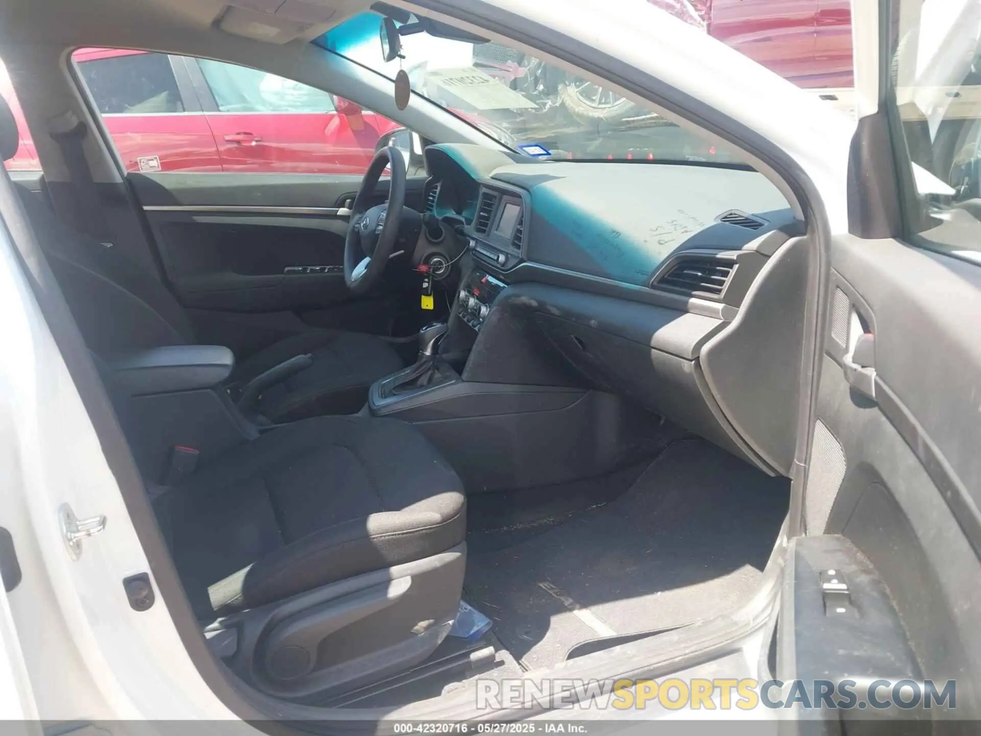 5 Photograph of a damaged car 5NPD74LF2LH499654 HYUNDAI ELANTRA 2020