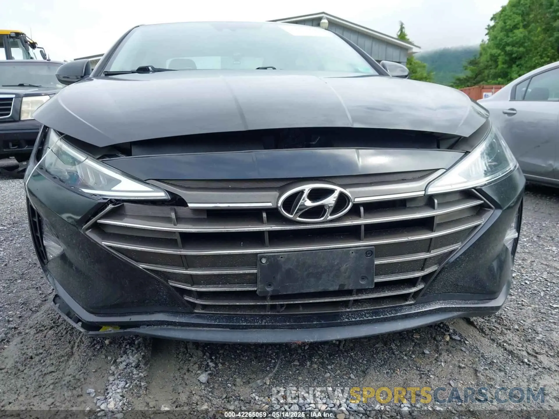 12 Photograph of a damaged car 5NPD74LF2LH510135 HYUNDAI ELANTRA 2020