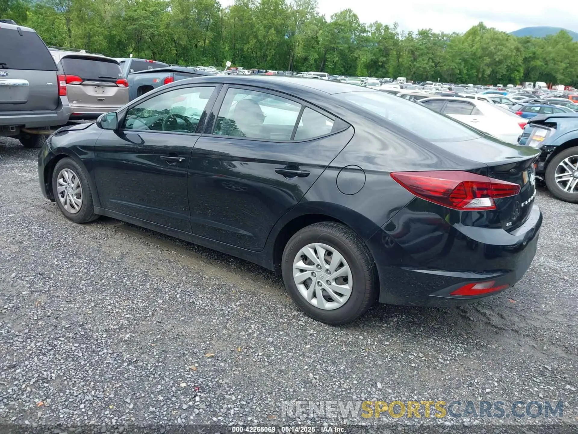 3 Photograph of a damaged car 5NPD74LF2LH510135 HYUNDAI ELANTRA 2020