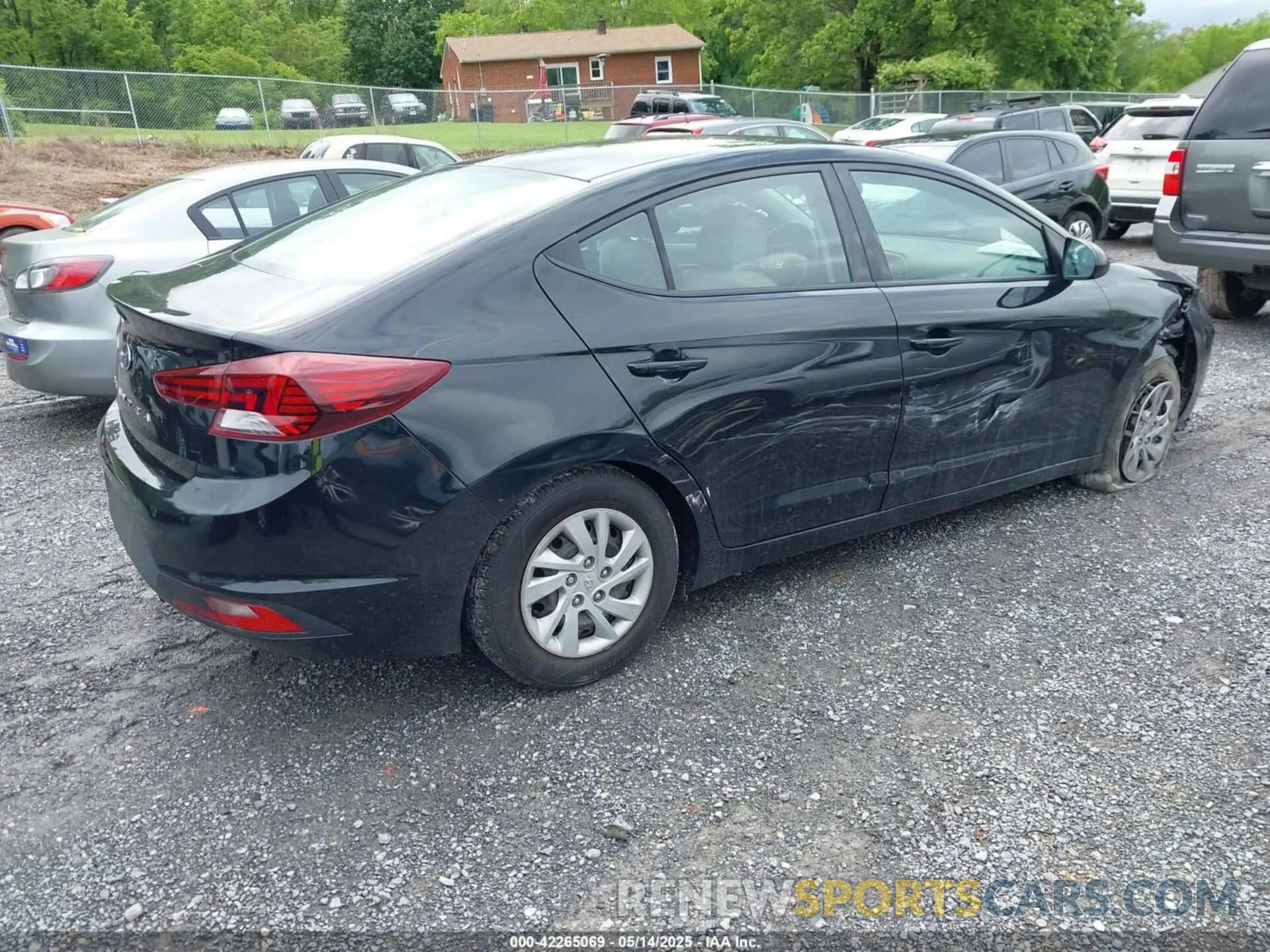 4 Photograph of a damaged car 5NPD74LF2LH510135 HYUNDAI ELANTRA 2020