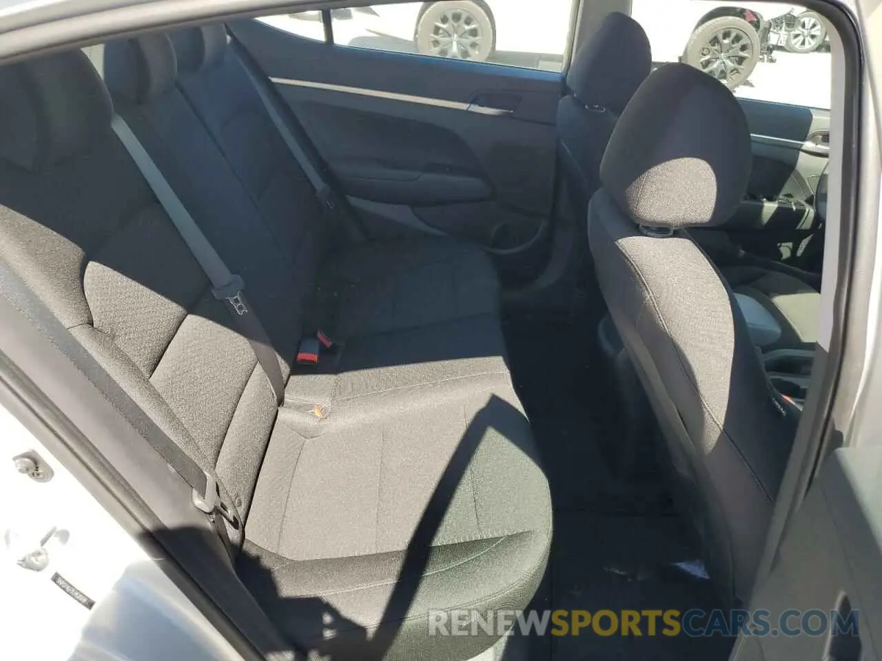 10 Photograph of a damaged car 5NPD74LF2LH520339 HYUNDAI ELANTRA 2020
