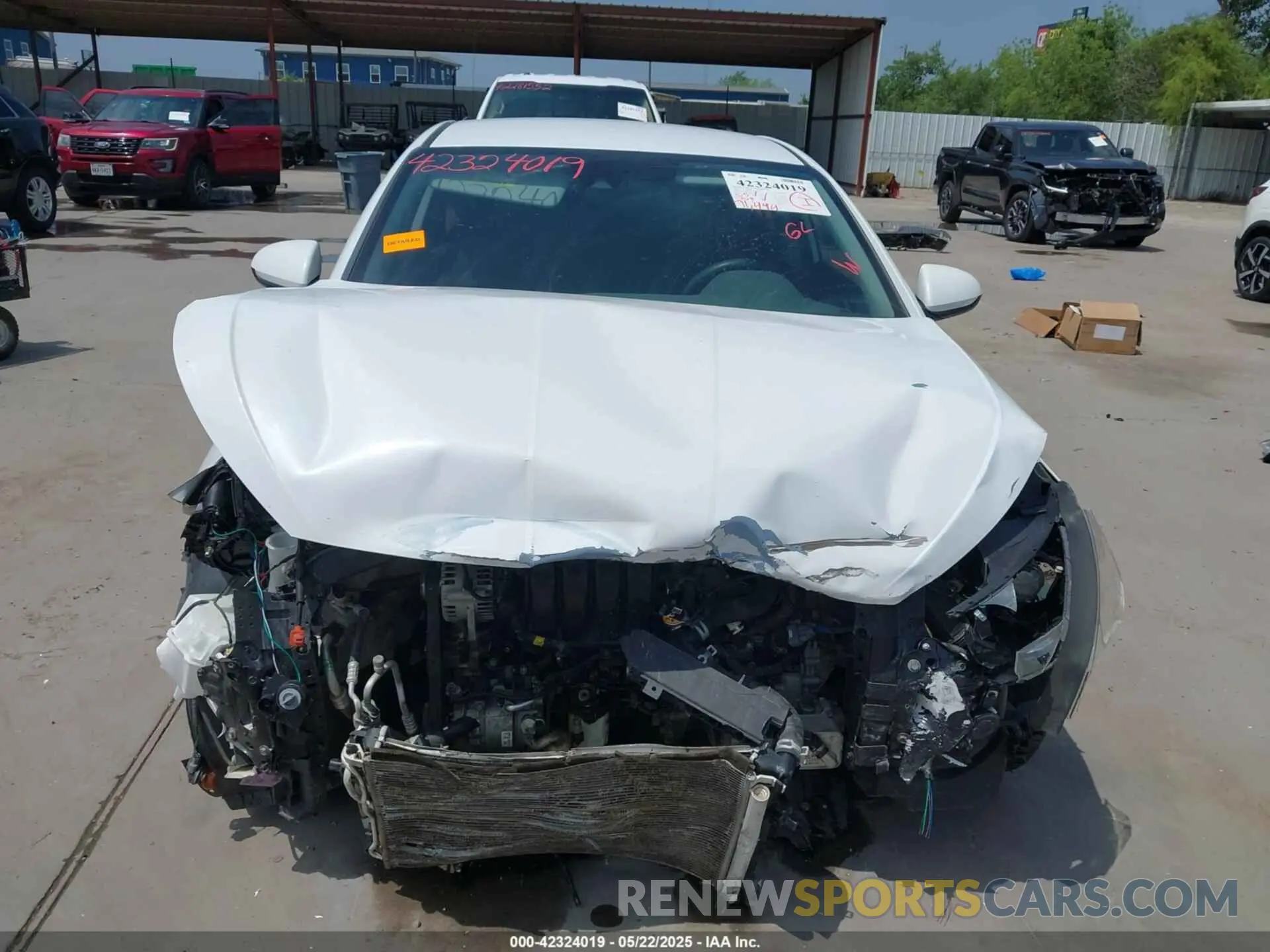 13 Photograph of a damaged car 5NPD74LF2LH562915 HYUNDAI ELANTRA 2020
