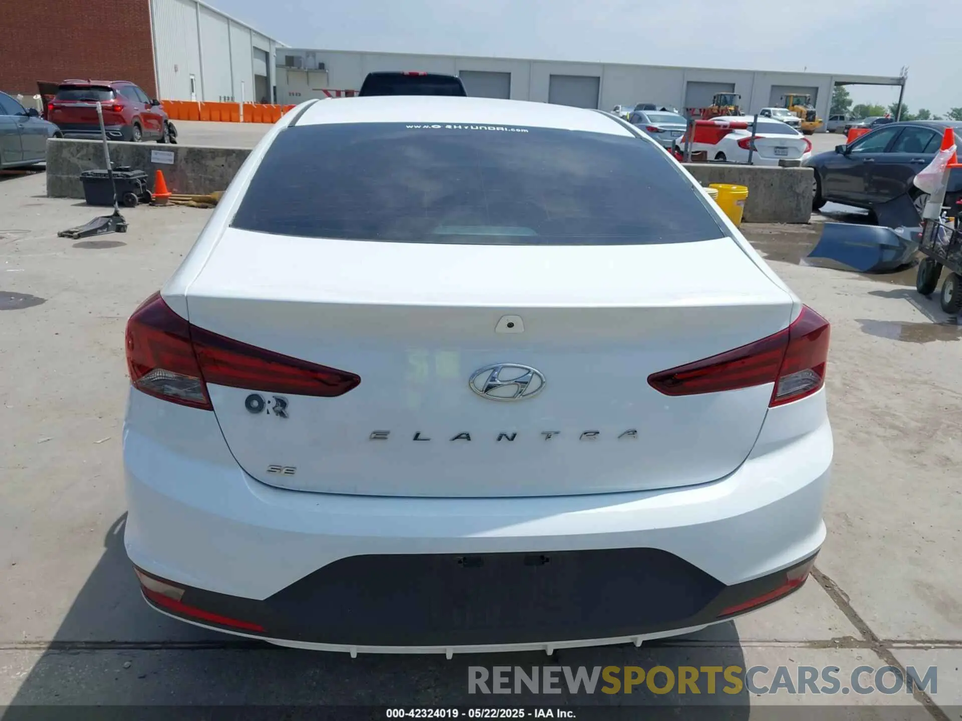 17 Photograph of a damaged car 5NPD74LF2LH562915 HYUNDAI ELANTRA 2020
