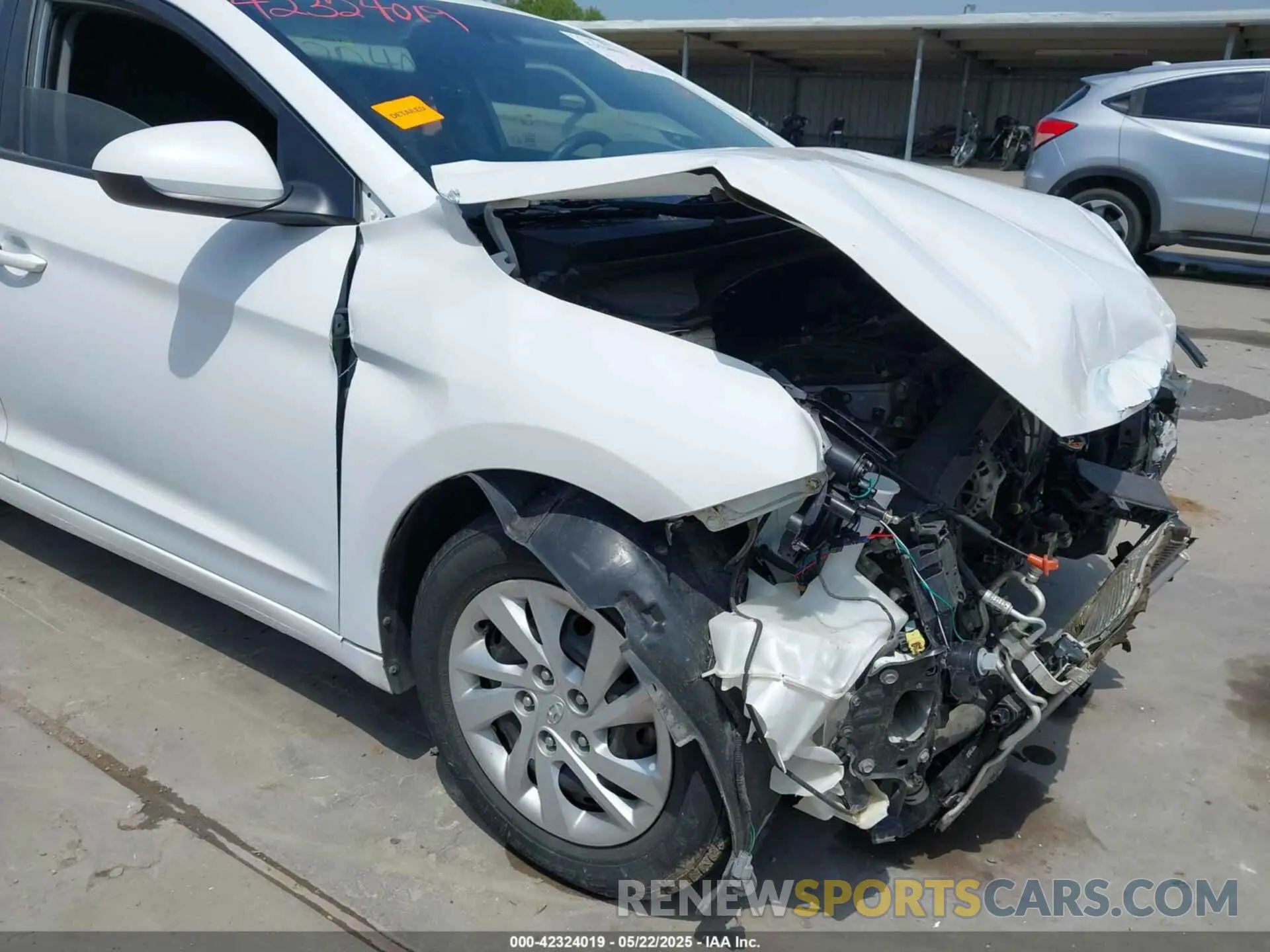 19 Photograph of a damaged car 5NPD74LF2LH562915 HYUNDAI ELANTRA 2020