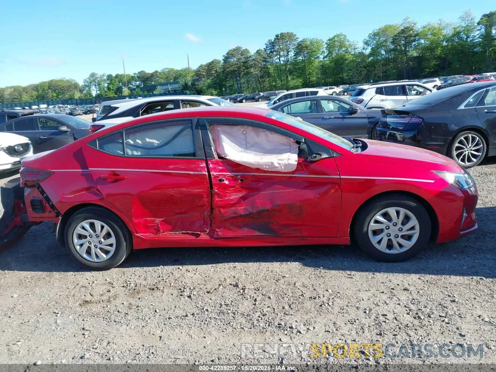 13 Photograph of a damaged car 5NPD74LF2LH617525 HYUNDAI ELANTRA 2020