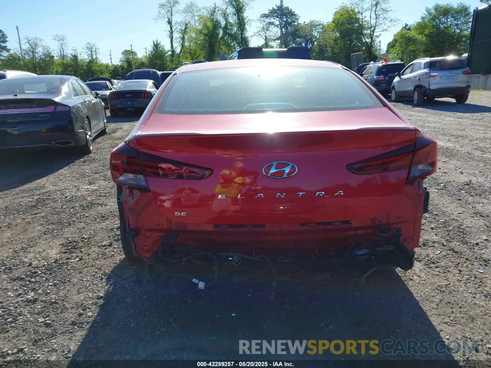 16 Photograph of a damaged car 5NPD74LF2LH617525 HYUNDAI ELANTRA 2020